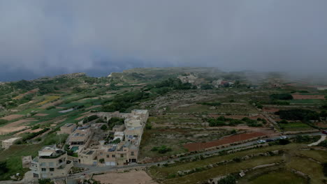 Pueblo-De-Il-bahria-En-Rabat,-Malta,-Control-Deslizante-Aéreo