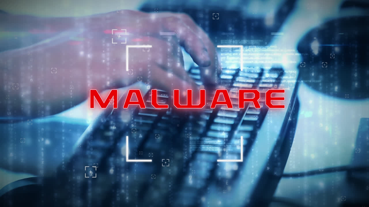 animación de texto de malware sobre mujer que trabaja en la oficina