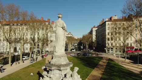 Famosa-Estatua-En-Francia