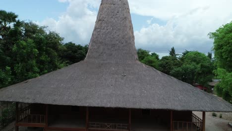 Vista-Aérea-De-La-Casa-Tradicional-De-&quot;ratenggaro---Sumba,-Este-De-Nusa-Tenggara&quot;-Indonesia