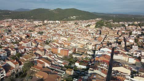 luftaufnahme der kleinen stadt spanien im maresme malgrat de mar santa susana