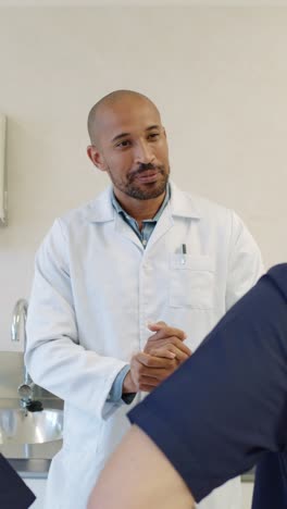consulta del médico con el paciente