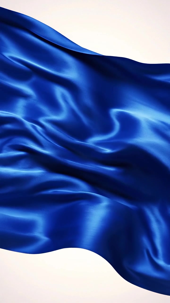 Tessuto di seta blu ondeggiante al vento