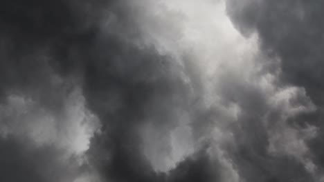 Blick-Auf-Gewitter-Und-Die-Bedrohung-Durch-Dunkle-Wolken