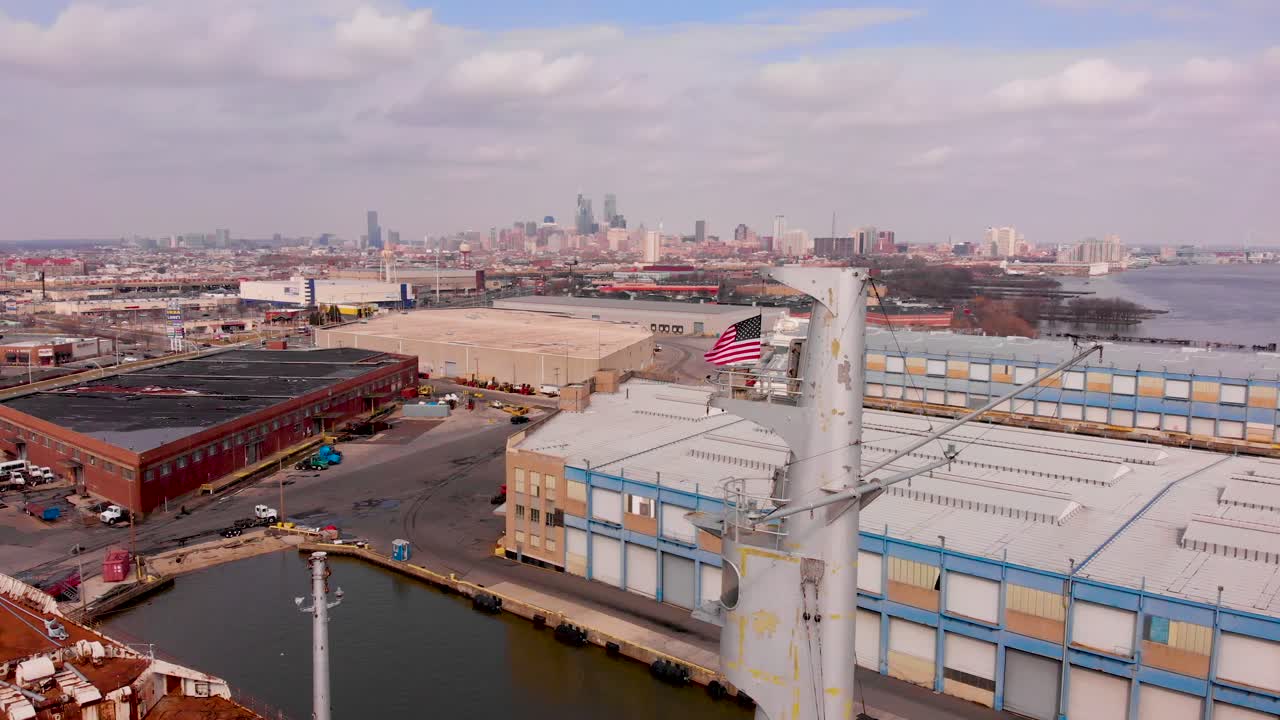 ss 미국 은퇴한 해저 정기선 사우스 필라델피아 항공에 도킹