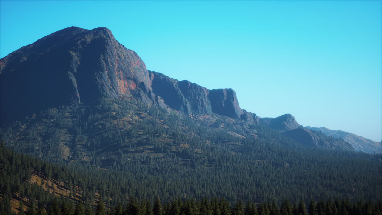 사야 산맥 앞 에 있는 느티나무 숲 에서 아름다운 해가 지는 풍경