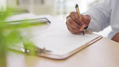 firma, contrato en el portapapeles