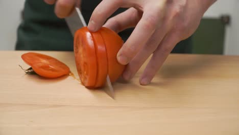 cortar los tomates