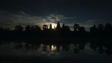 Dramatic-Angkor-Wat-sunrise-with-no-people