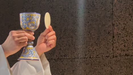 jesus in life, it is his service that accompanies each eucharist, in the consecration the promise of god that really remained in the bread and wine, with the love