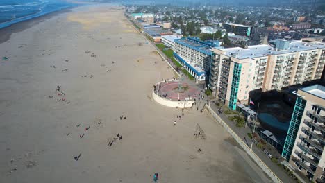 4K-Luftdrohne-Auf-Lewis--Und-Clark-Denkmal-Am-Meer,-Oregon-Beach-Abgeschossen