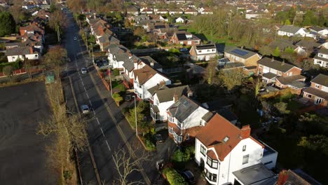 Vista-Aérea-Costosa-Propiedad-De-Clase-Media-Británica-En-Un-Barrio-Suburbano-Rural-Durante-El-Otoño