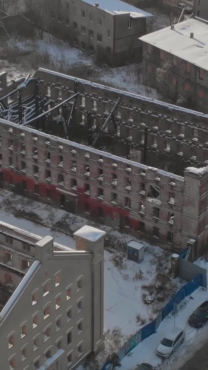 Ruínas de edifícios antigos em Gdansk, Polónia, capturadas de cima.