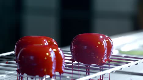 glazing cakes