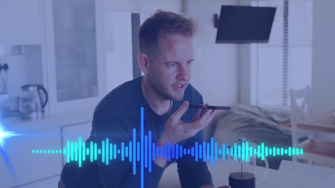 animación del procesamiento de datos sobre un hombre caucásico usando un teléfono inteligente