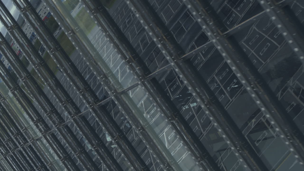 주차장 반사 장치가 있는 현대적인 건물