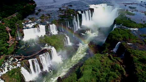 iguazu cae en las misiones argentinas