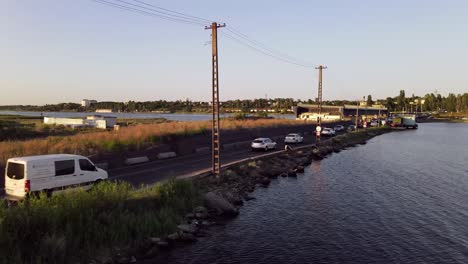 traffic on the pontoon bridge.