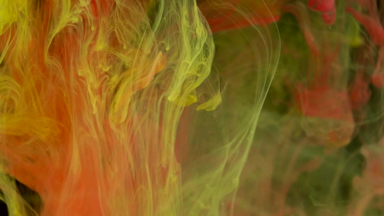 fondo de pintura de tinta colorida en el agua, flujo de tinta bajo el agua