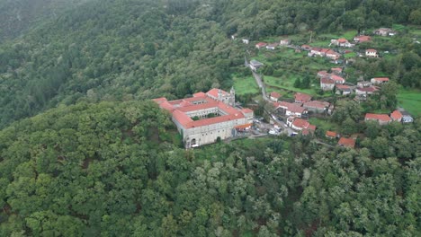 Imágenes-De-Drones-Del-Cañón-Del-Sil-Y-Los-Alrededores-Del-Monasterio-De-Santo-Estevo,-España