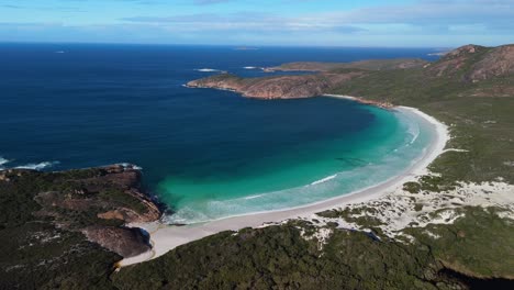 slow pan around white sand beach in esperance, western australia