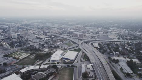 Vuelo-De-Drones-Sobre-El-Centro-De-San-Antonio-Texas-En