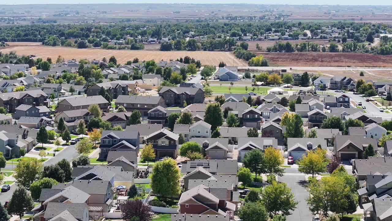 Evans Colorado suburbs 2023 clean fall air and crisp colofs
