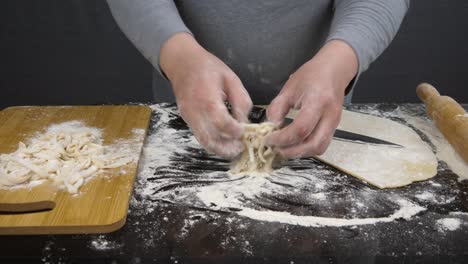 cortamos la pasta de la masa.