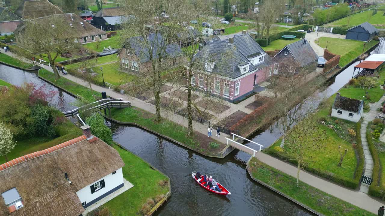 el pueblo de giethoorn - venecia de los países bajos