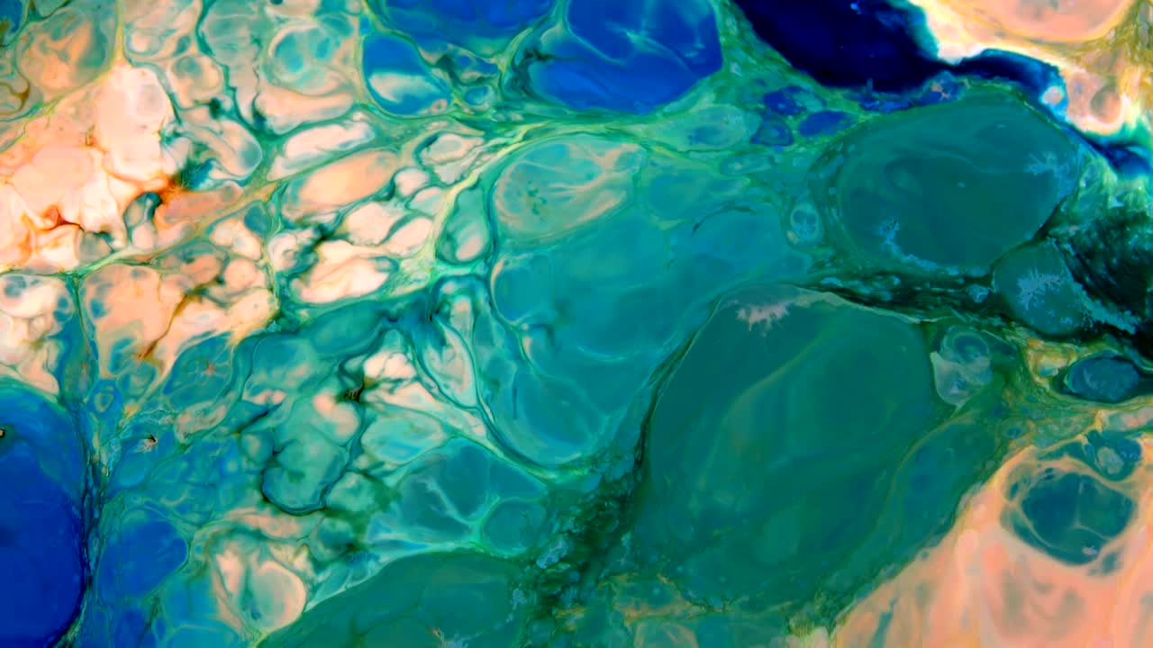 colores abstractos extendiendo pintura girando y estallando