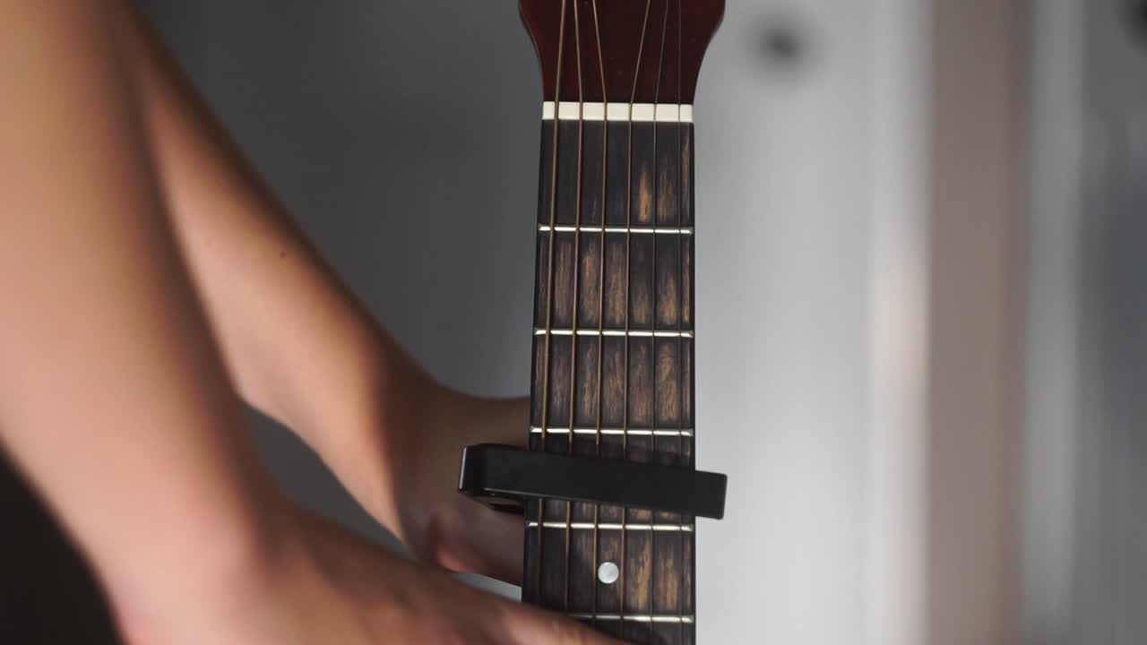 capo de guitarra - poner, mover, quitar