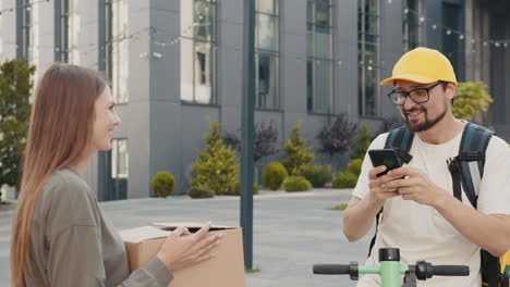 woman receiving delivery from a delivery person