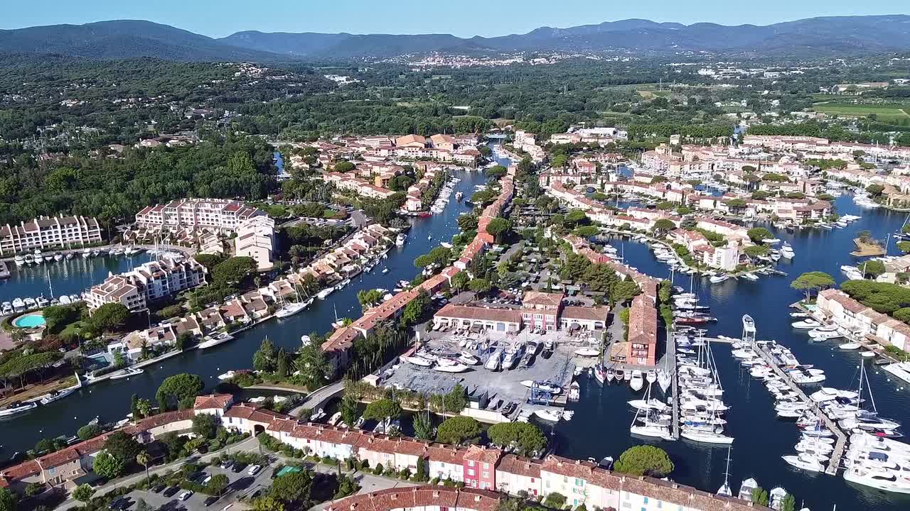 hermoso destino turístico francés, complejo marítimo, yates de lujo