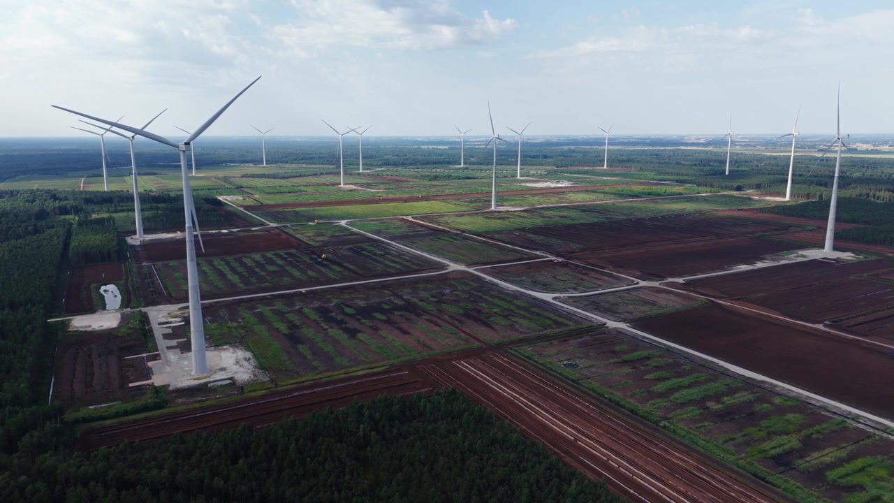 Wind energy development illustrates evolving land use within former peat fields