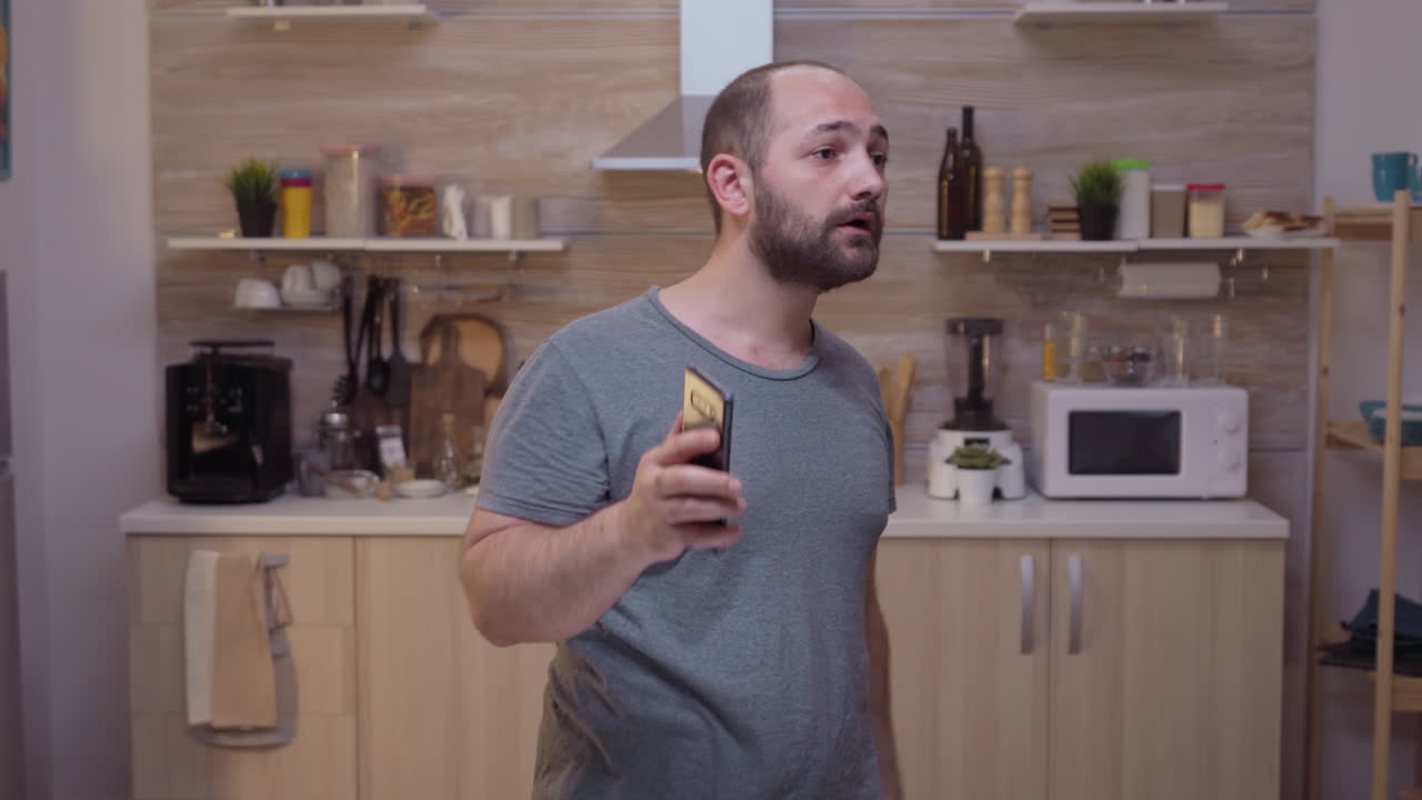 la esposa infiel discutiendo con el marido