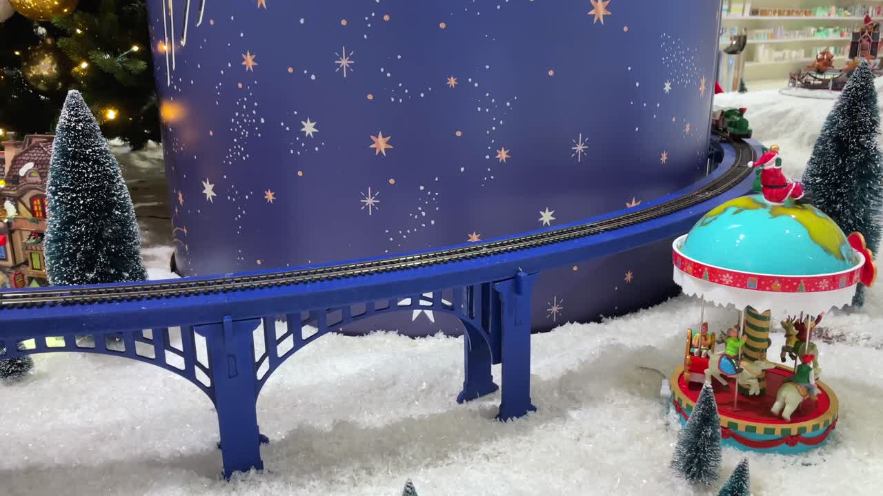 다리 에 있는 크리스마스 열차 디스플레이