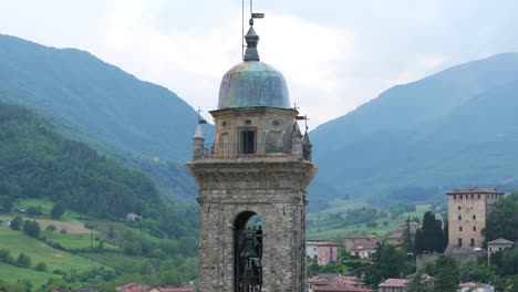 Cinematic-view-of-Bobbio-Cathedral-bell-tower-in-old-city-centre,-Piacenza-in-Italy