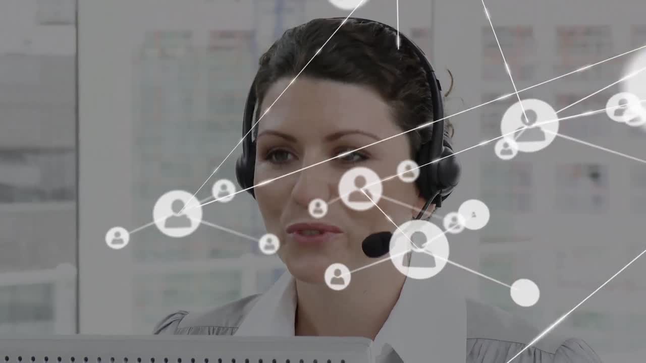 animación de una red de conexiones e iconos sobre una mujer de negocios con auriculares