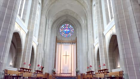 Toma-De-Capilla-Religiosa-Cristiana-O-Católica-Y-Altar-Para-Los-Fieles