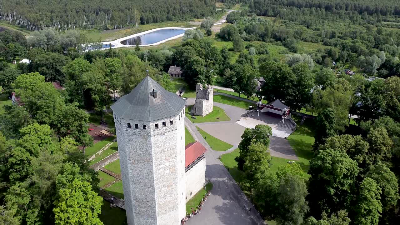 paide ordulinnus 및 vallitorn의 공중 - 에스토니아의 역사적인 탑