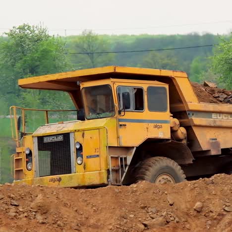 heavy construction machine