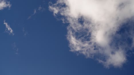 Timelapse-shot-of-fast-moving-clouds