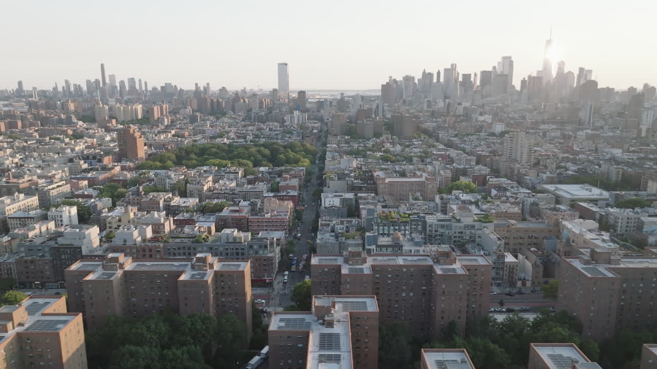 한 여름 저녁에 맨해튼의 미드타운에서 촬영된