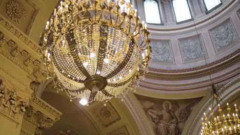 l'intérieur d'une église