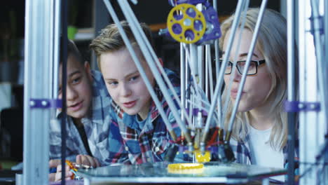 children and teacher learning 3d printing