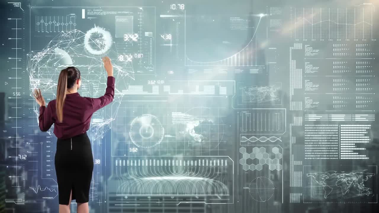 animación de una mujer de negocios caucásica sobre el procesamiento de datos