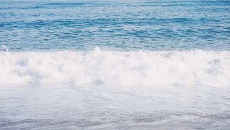 ocean waves crashing on the shore