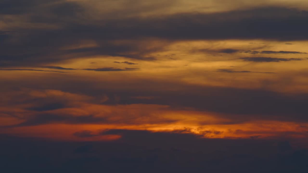 해가 지는 구름 풍경