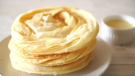 Masa-Roti-Crujiente-Frita-Con-Leche-Condensada-Azucarada