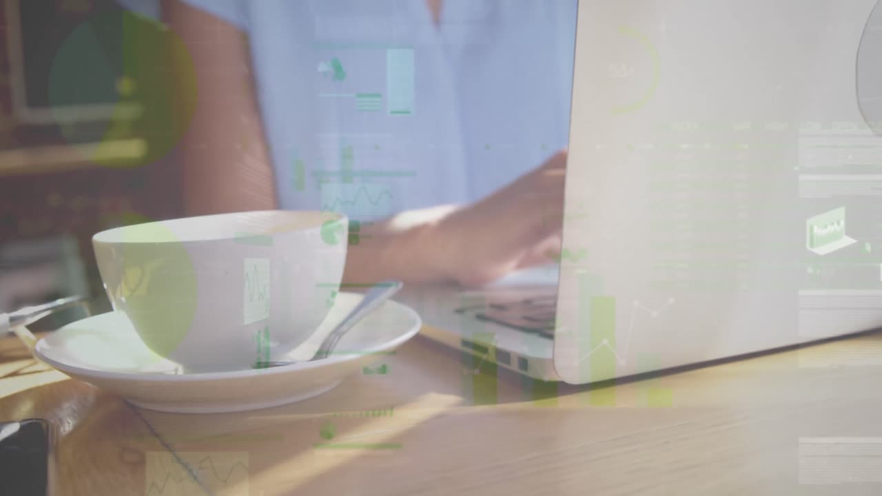 노트북을 사용하는 사업가 여성에 대한 통계 및 데이터 처리 애니메이션